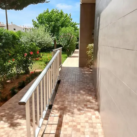 Spacious In With Mountain View